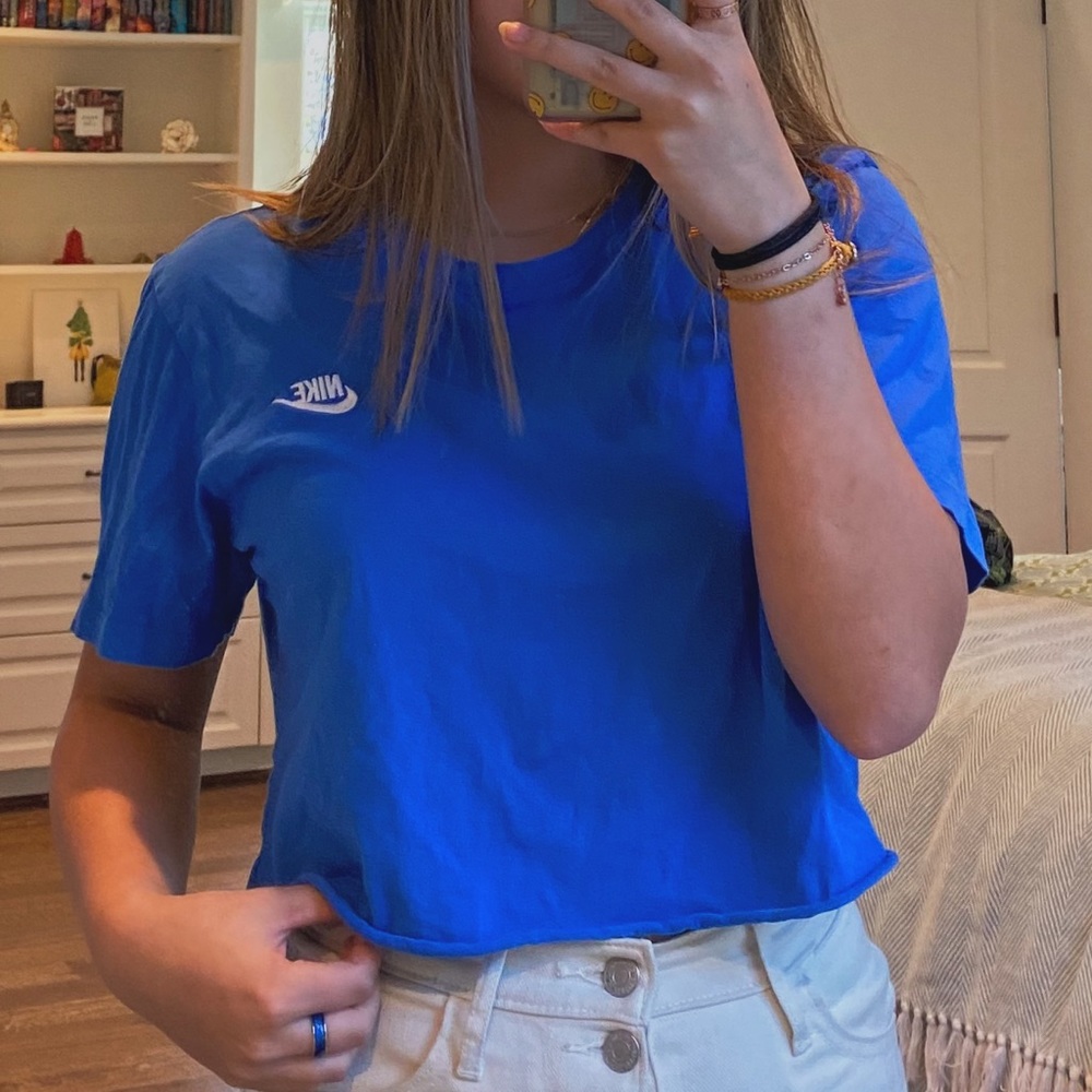 nike cropped blue t shirt